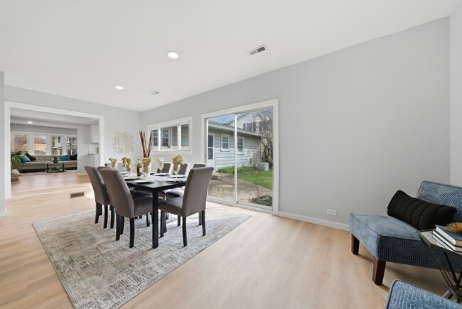 Building Photo - 593 Bristol Ln