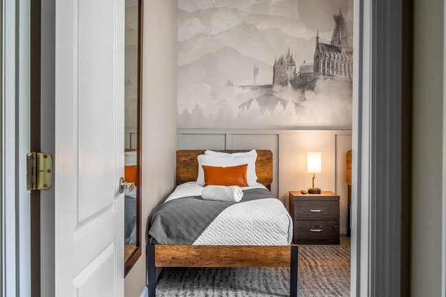 Building Photo - 412 N Hampton Dr