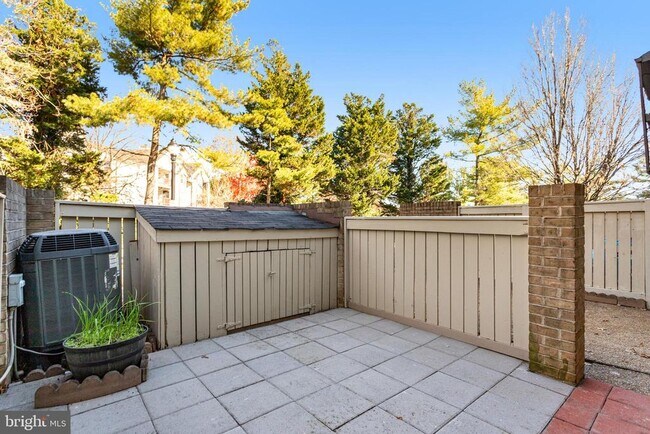 Building Photo - 9410 Walburg Way