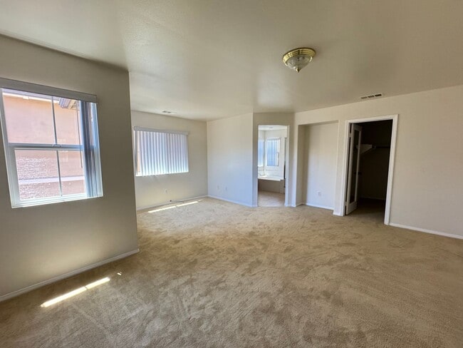Building Photo - Welcome To Your New Home In Inglewood (Gat...