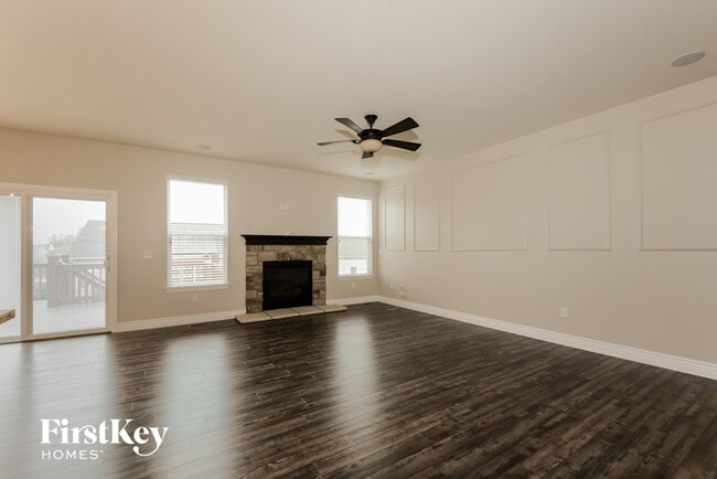 Building Photo - 2357 Banon Dr