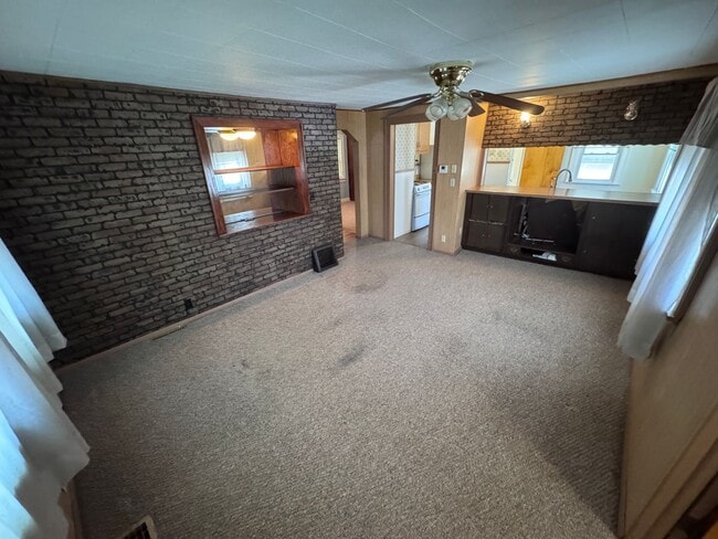 Building Photo - $1400 - 2 Bed 1 Bath House