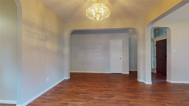 Building Photo - 4822 Silverlake Dr