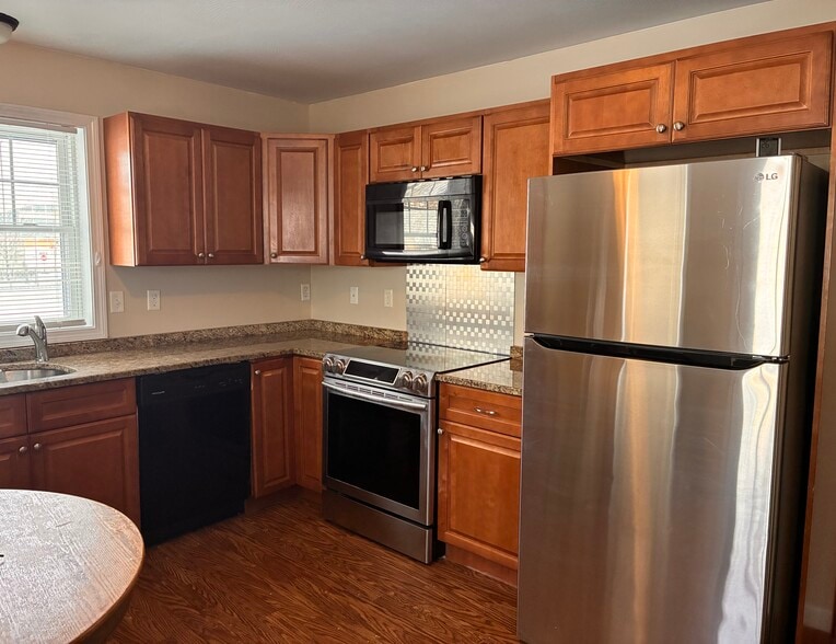 Building Photo - 248 Green St