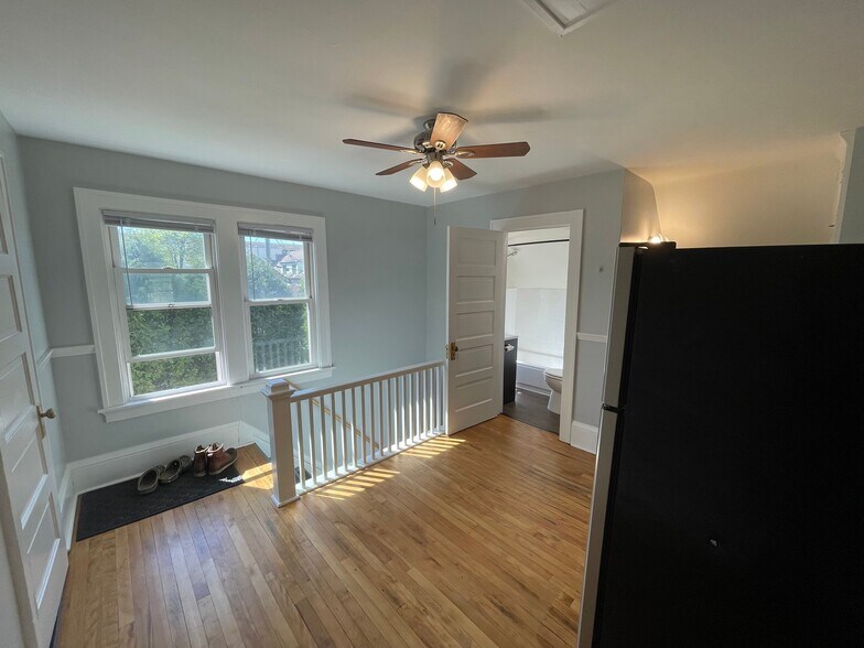 Building Photo - 1109 S 64th St