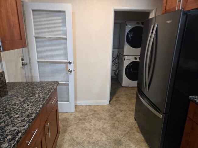 Building Photo - 1645 W Wisteria Pl