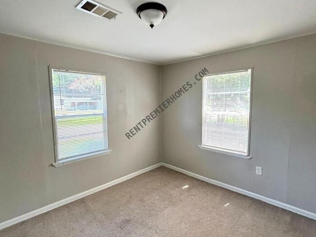 Building Photo - 609 Prothro St