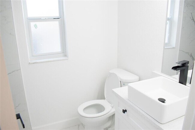 Building Photo - 5014 Dr. M.L.K. Jr St S