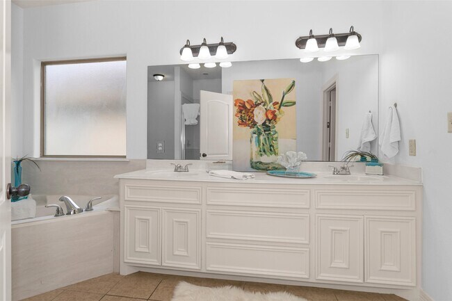 Building Photo - 111 Cove Pl