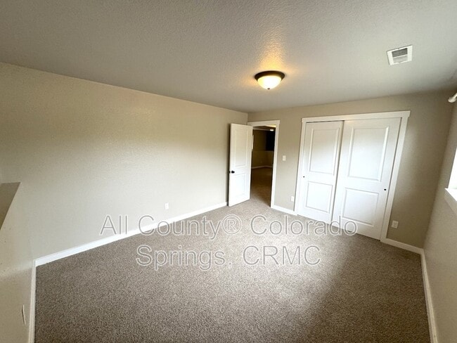 Building Photo - 1480 Hiawatha Dr