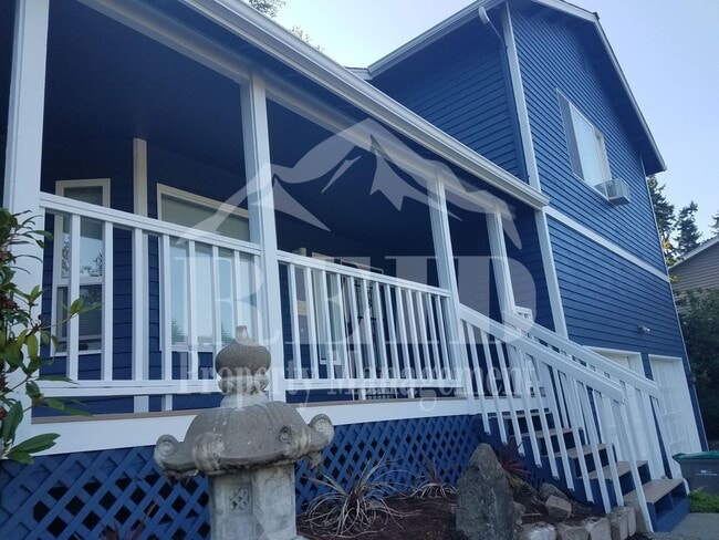 Building Photo - Ridgetop / Island Lake home located in a cul-de-sac