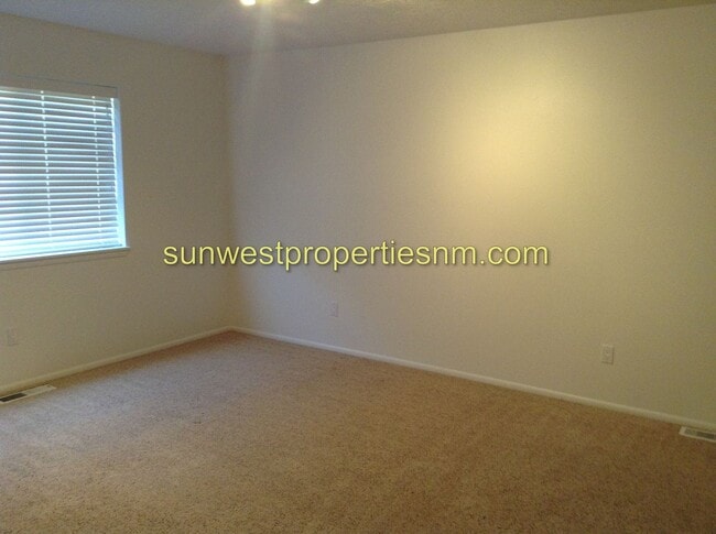 Building Photo - 3 Bedroom, 2 Bath 2 Garage Condominium