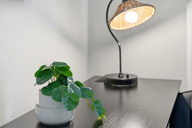 Building Photo - 1700 W Cleveland St