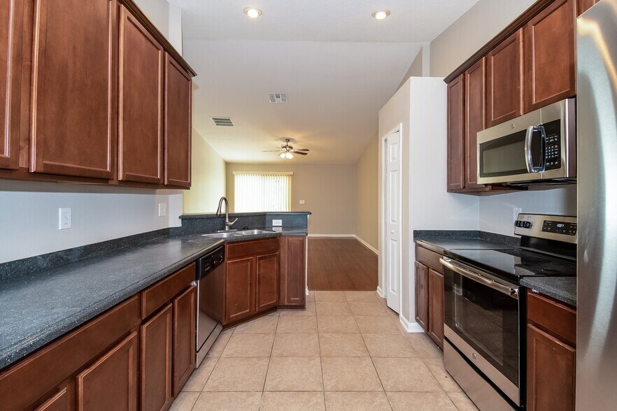 Building Photo - 16247 Magnolia Grove Way