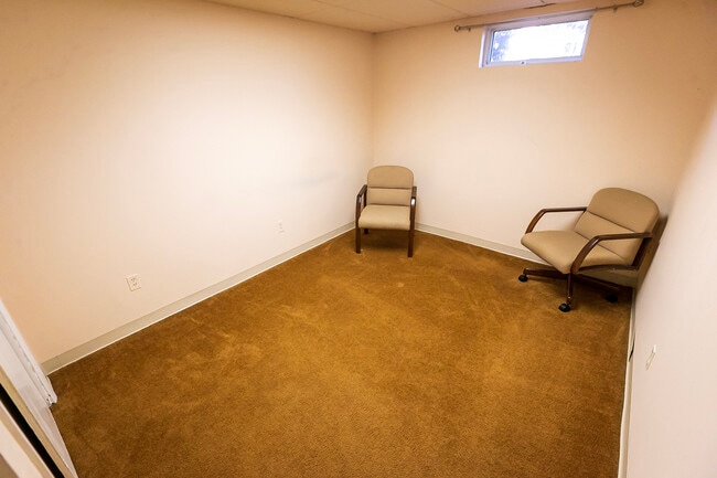 Building Photo - 5501 Auth Rd