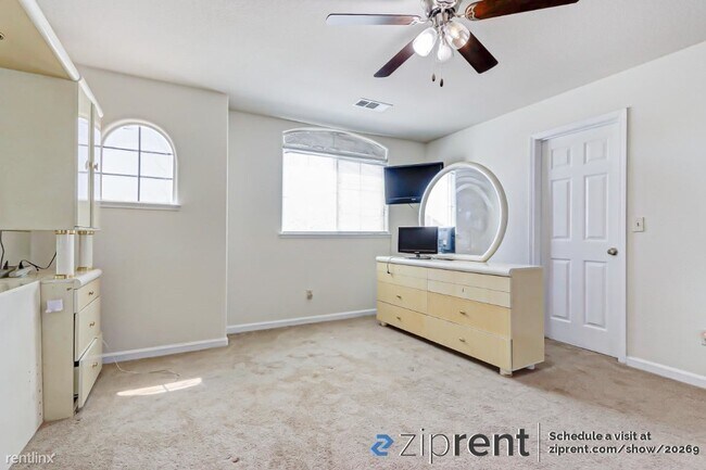 Building Photo - 5 br, 3 bath House - 1003 Sun Meadow Drive...
