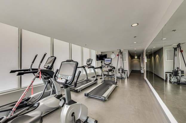 Building Photo - 550 N Saint Clair St