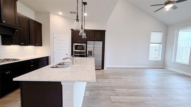 Building Photo - 28922 Hauter Wy