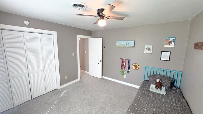 Building Photo - 2106 Perry Dr