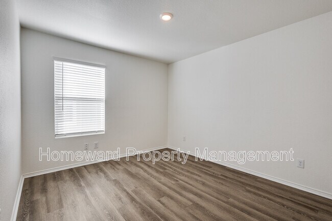 Building Photo - 3612 Kinglet Ct