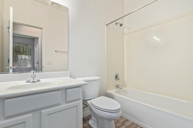 Building Photo - 3443 E Riopelle Ave