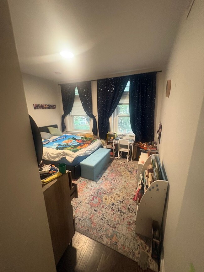 Building Photo - Amazing 3 bed 2 bath in Brookline!