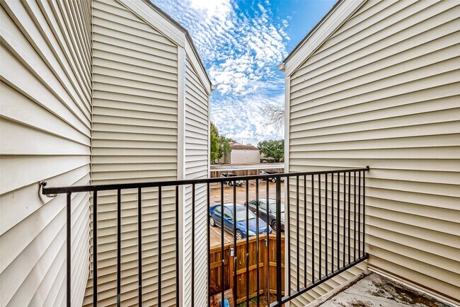 Building Photo - 9809 Richmond Ave.