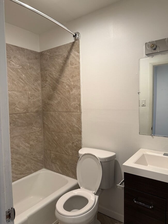 Building Photo - 720 Pine St