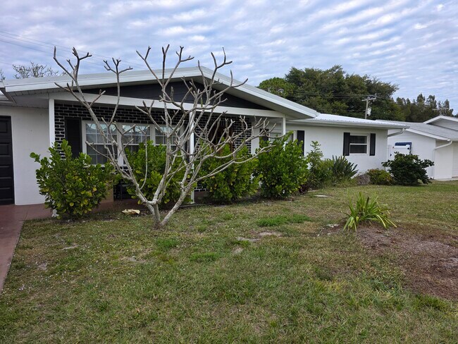 Building Photo - 370 Hunt Dr