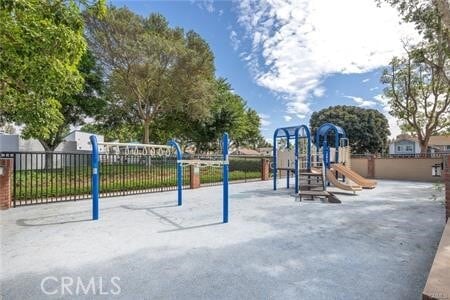 Building Photo - 7 Heather