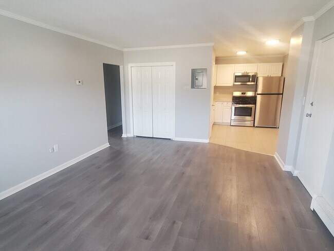 Building Photo - 215 Pearl St