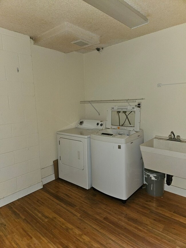 Building Photo - Light and Bright North Park 2 Bedroom Condo