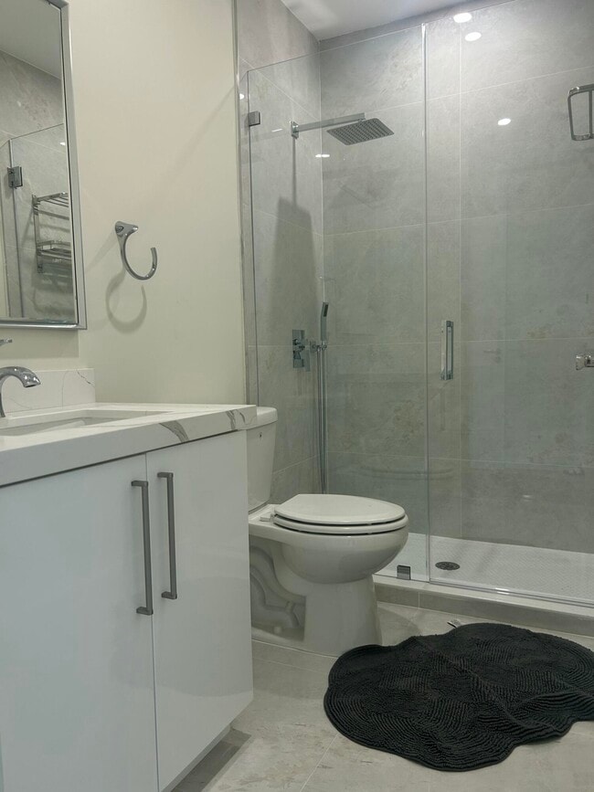 Building Photo - 1125 NE 17th Ave