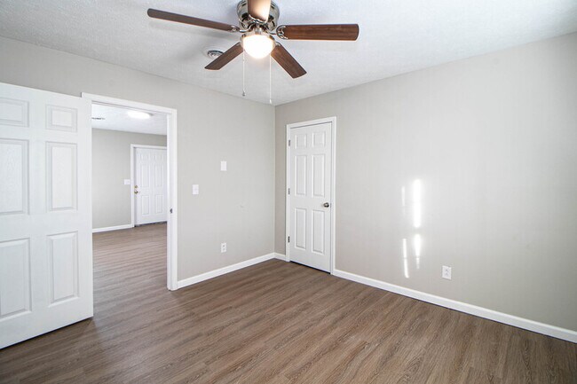 Building Photo - 10-410 Thompsonville Ln