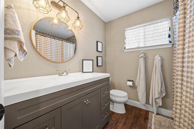 Building Photo - 705 Russet Valley Dr