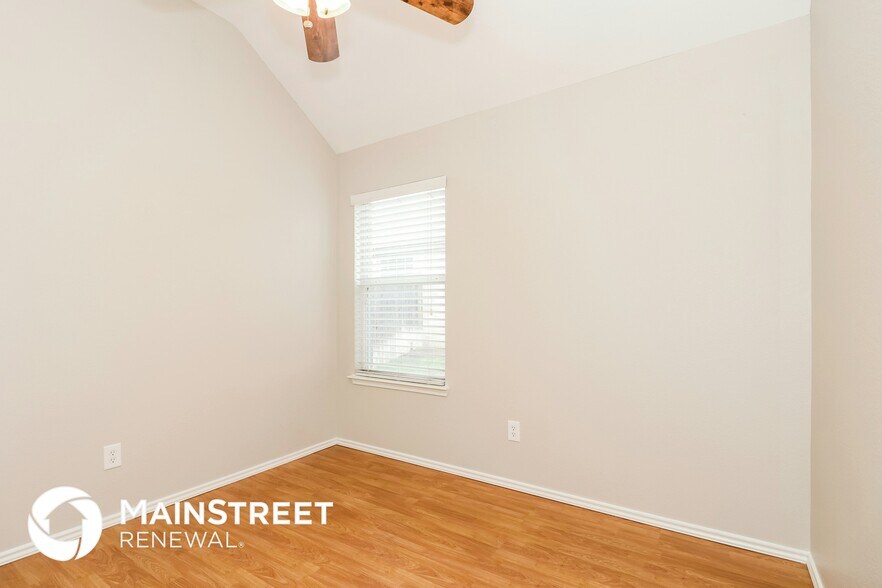 Building Photo - 2803 Logan Dr