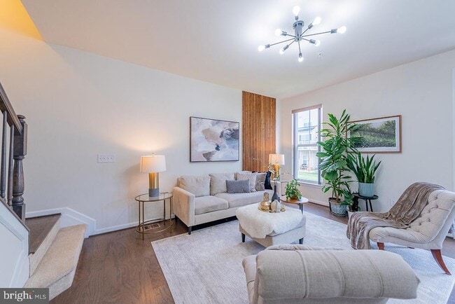 Building Photo - 43376 Town Gate Square