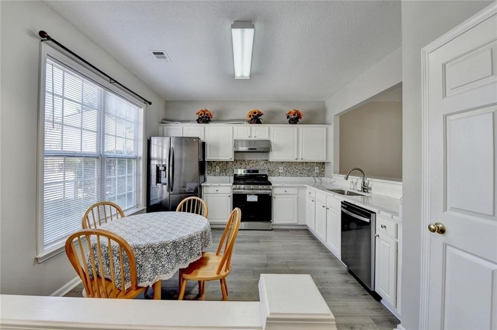 Building Photo - 4061 Howell Park Rd