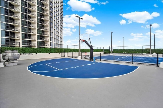 Building Photo - 555 NE 15th St