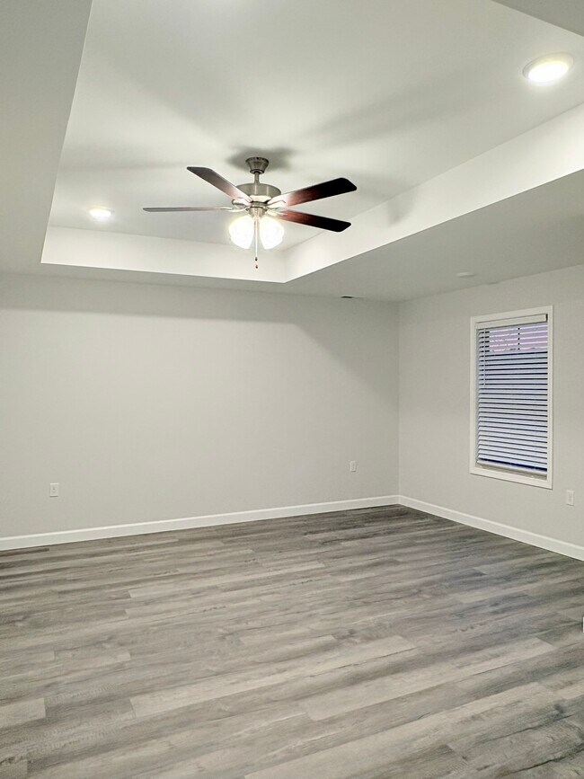 Building Photo - 870 Rodeo Ln