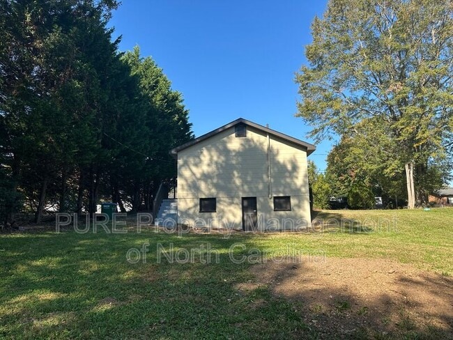 Building Photo - 111 Hillcrest Dr