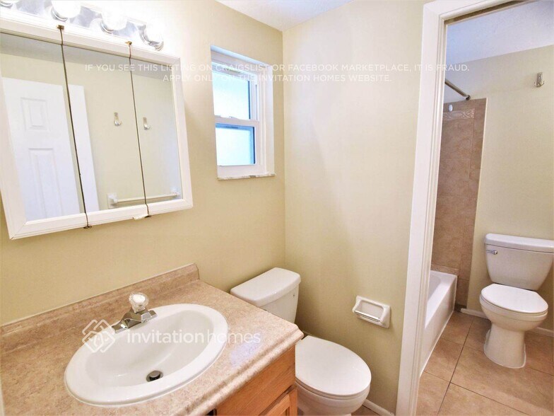 Building Photo - 2834 Linwood Dr