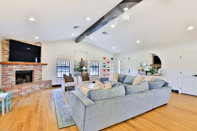 Building Photo - 2672 E Mesquite St