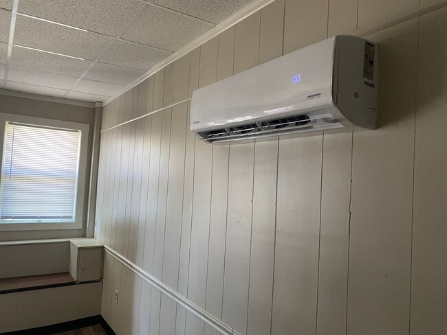 Building Photo - 637 E Wheeling St