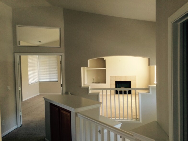 Building Photo - 210 River Front Dr
