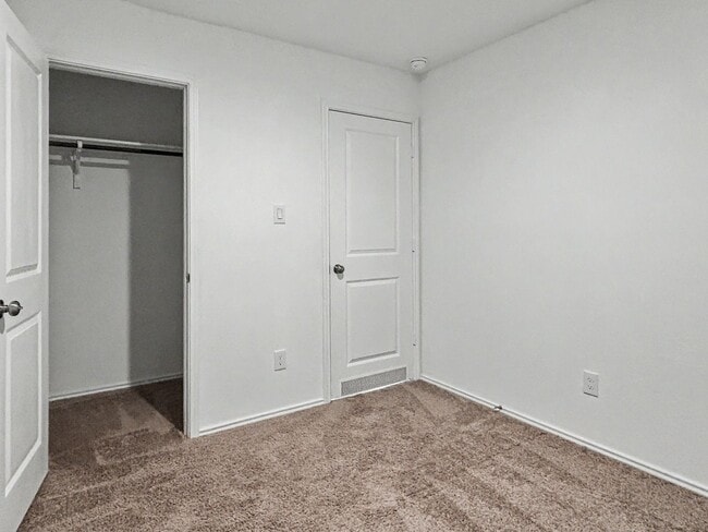 Building Photo - Charming Single-Story Converse Home