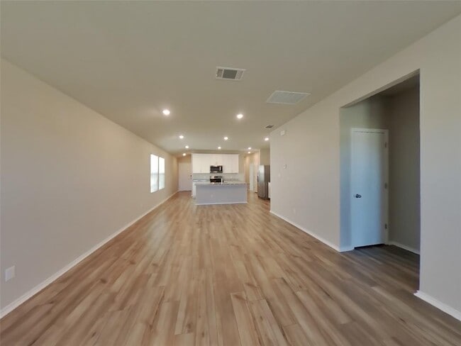 Building Photo - 5104 Saddle Clb Dr