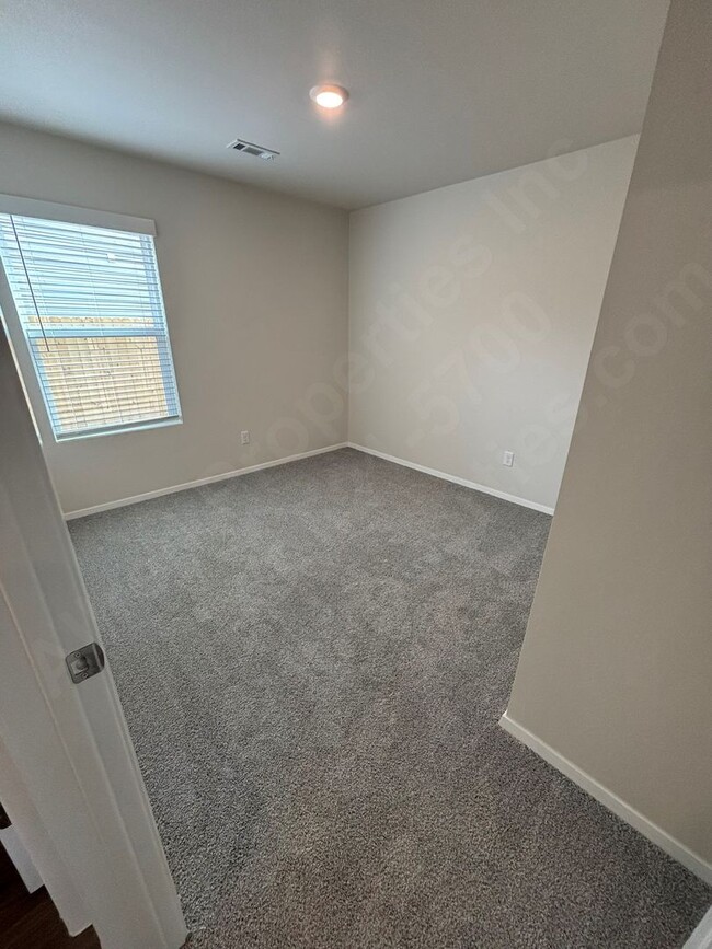 Building Photo - $500 Off 1ST Full Months Rent!! Brand New ...