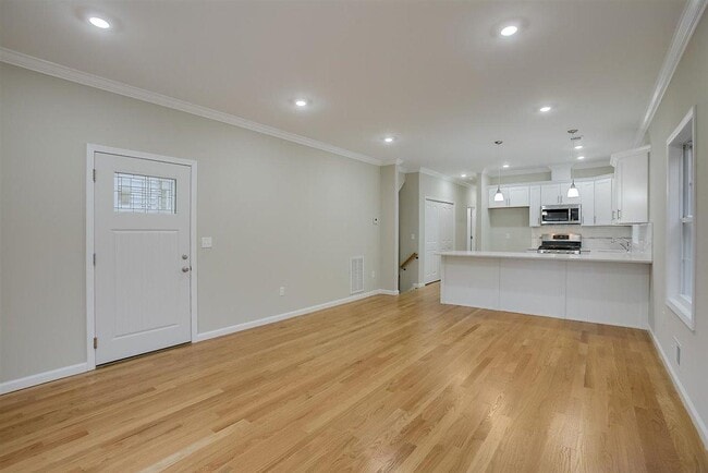 Building Photo - 16 Grant Ave