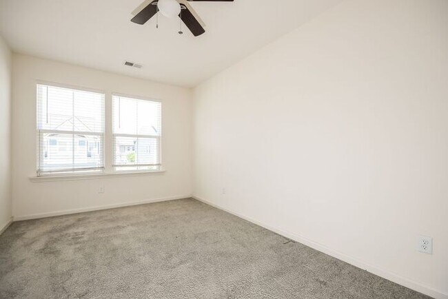 Building Photo - 3 bed / 2.5 bath ~ Foxbank Plantation